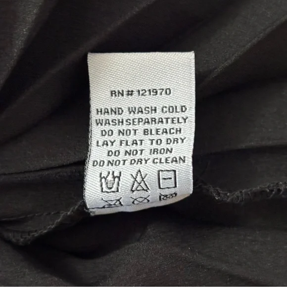 Baltic Born Aubree Accordion Pleated V-Neck A-Line Midi Dress Black Large NWT - Picture 15 of 16